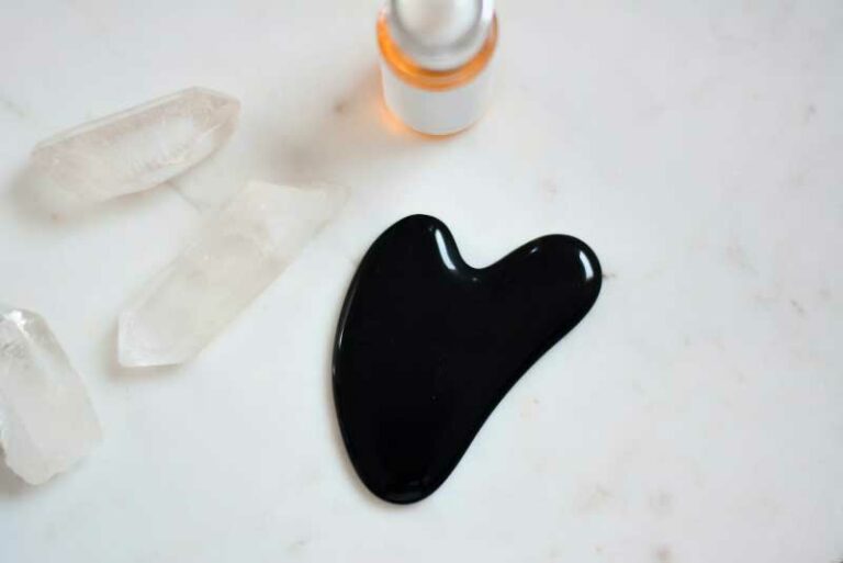 Benefits and How to Use a Gua Sha Stone