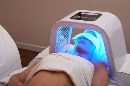 The Pros And Cons Of Blue Light Therapy For Acne