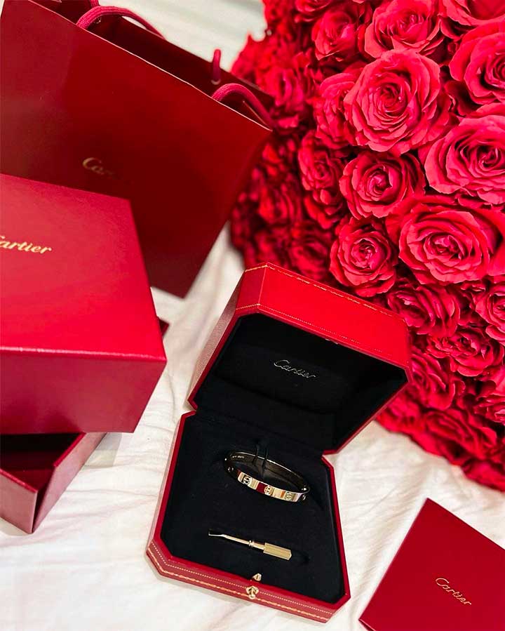 Which celebrities have the Cartier love bracelet?