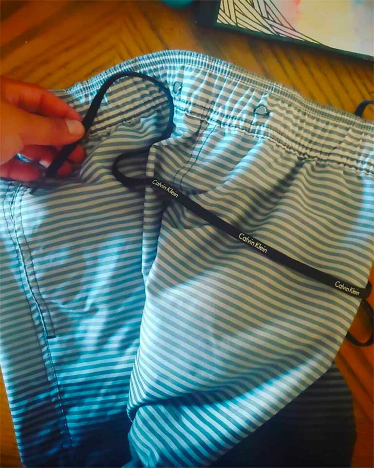 How to Fix a Drawstring on Sweatpants