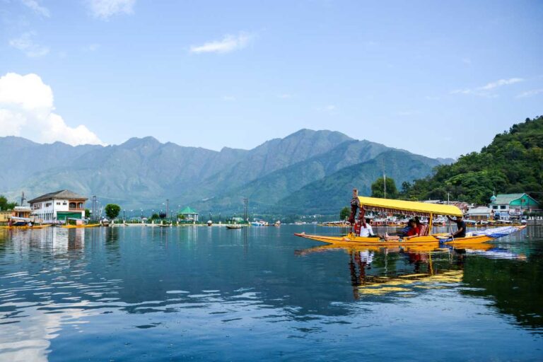 A Guide to Kashmir Tourism: Unveiling Affordable Wonders