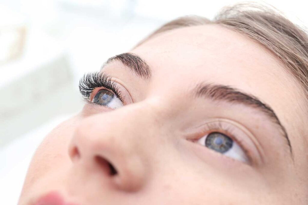 Navigating the Evolving Landscape of Eyelash Extension Trends