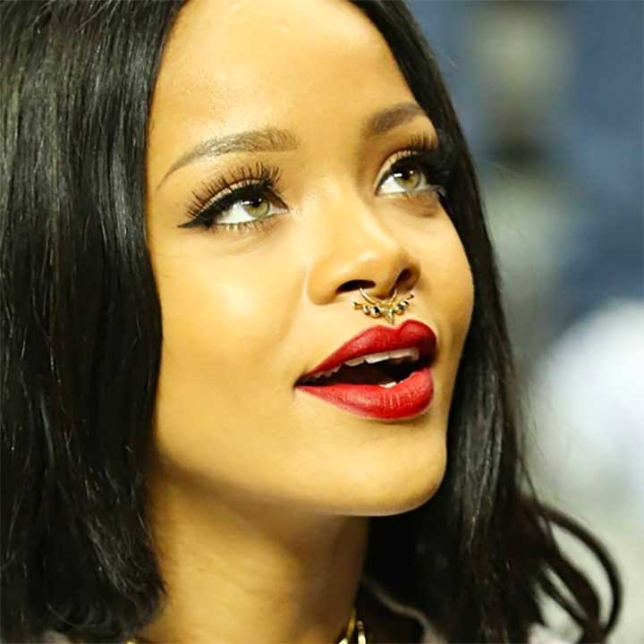 Rihanna septum piercing